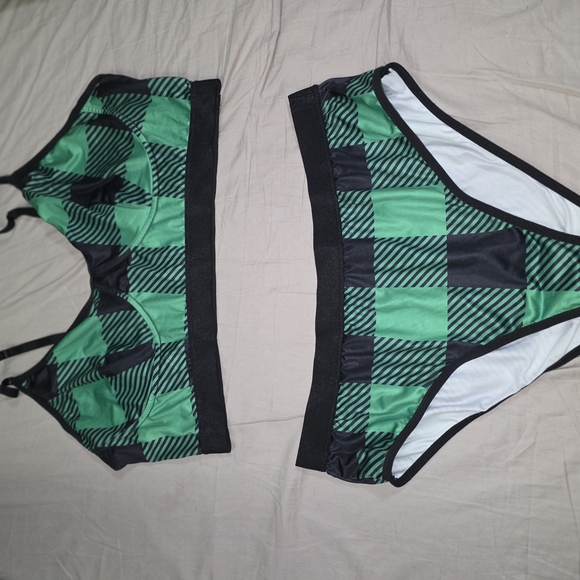 SHEIN Green and Black Plaid Bra Set - Picture 1 of 3